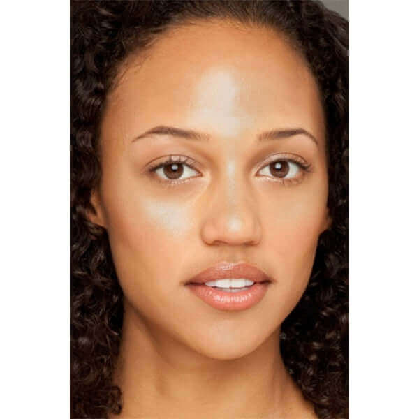 Champagne Glazen™ Highlighting Gel (Gold Shimmer) on black model